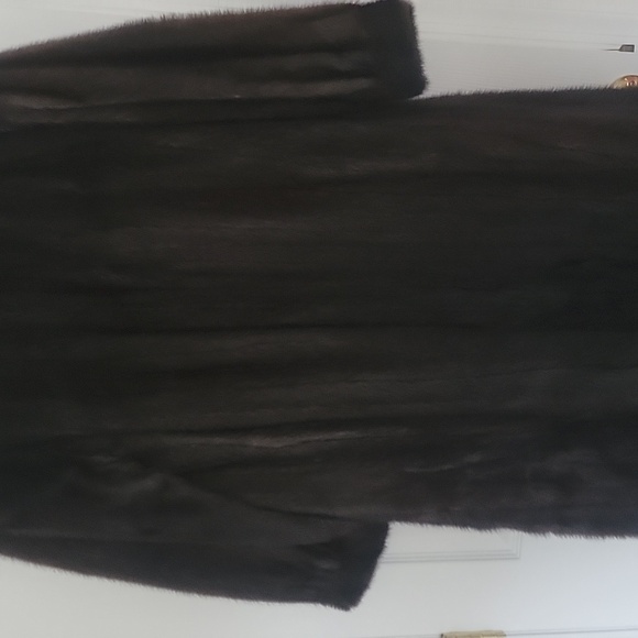 Elegant Brown Mink Real Fur Coat - Picture 3 of 4